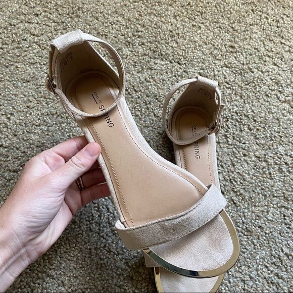 Call it spring creme sandal, size 6 - Picture 4 of 7